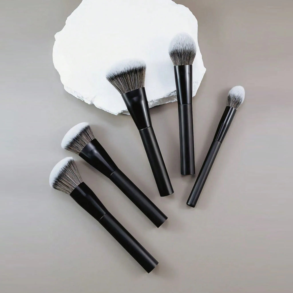 5-Piece Facial Makeup Brush Set: Foundation Brush, Powder Brush, Blush Brush, Concealer Brush, Contour Brush, Blending Brush. High-End Makeup Brushes with Oil-Sprayed Handles for a Comfortable Feel. Professional-Grade Makeup